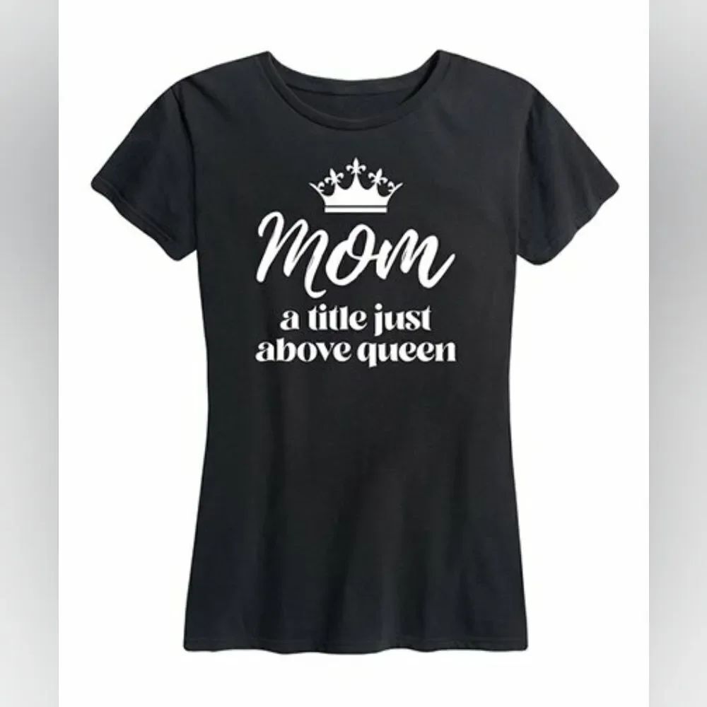 Delta Apparel 'A Title Just Above Queen' Relaxed Tshirt sz Med